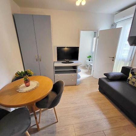 Mali Apartman U Centru Makarska Exterior photo