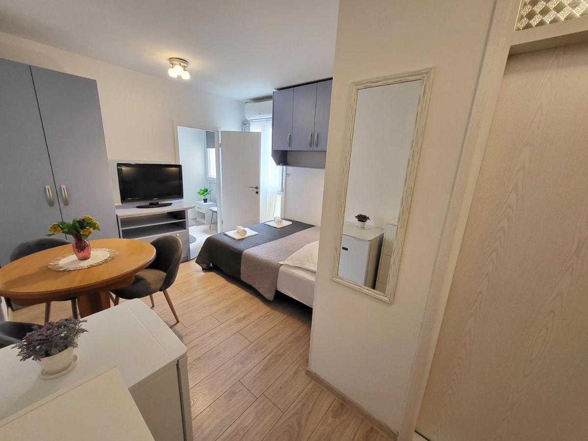Mali Apartman U Centru Makarska Exterior photo