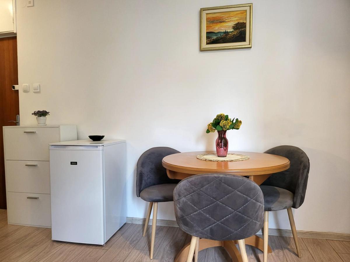 Mali Apartman U Centru Makarska Exterior photo