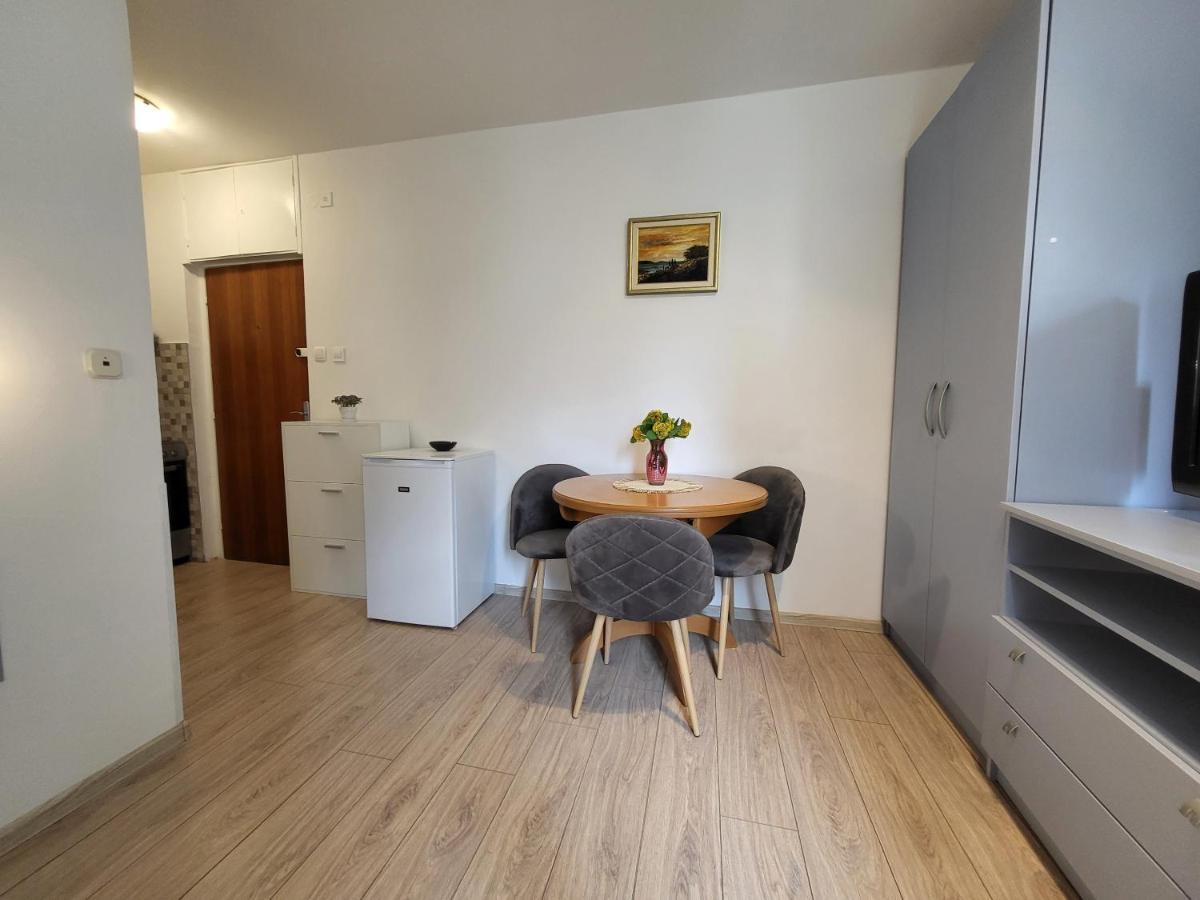 Mali Apartman U Centru Makarska Exterior photo
